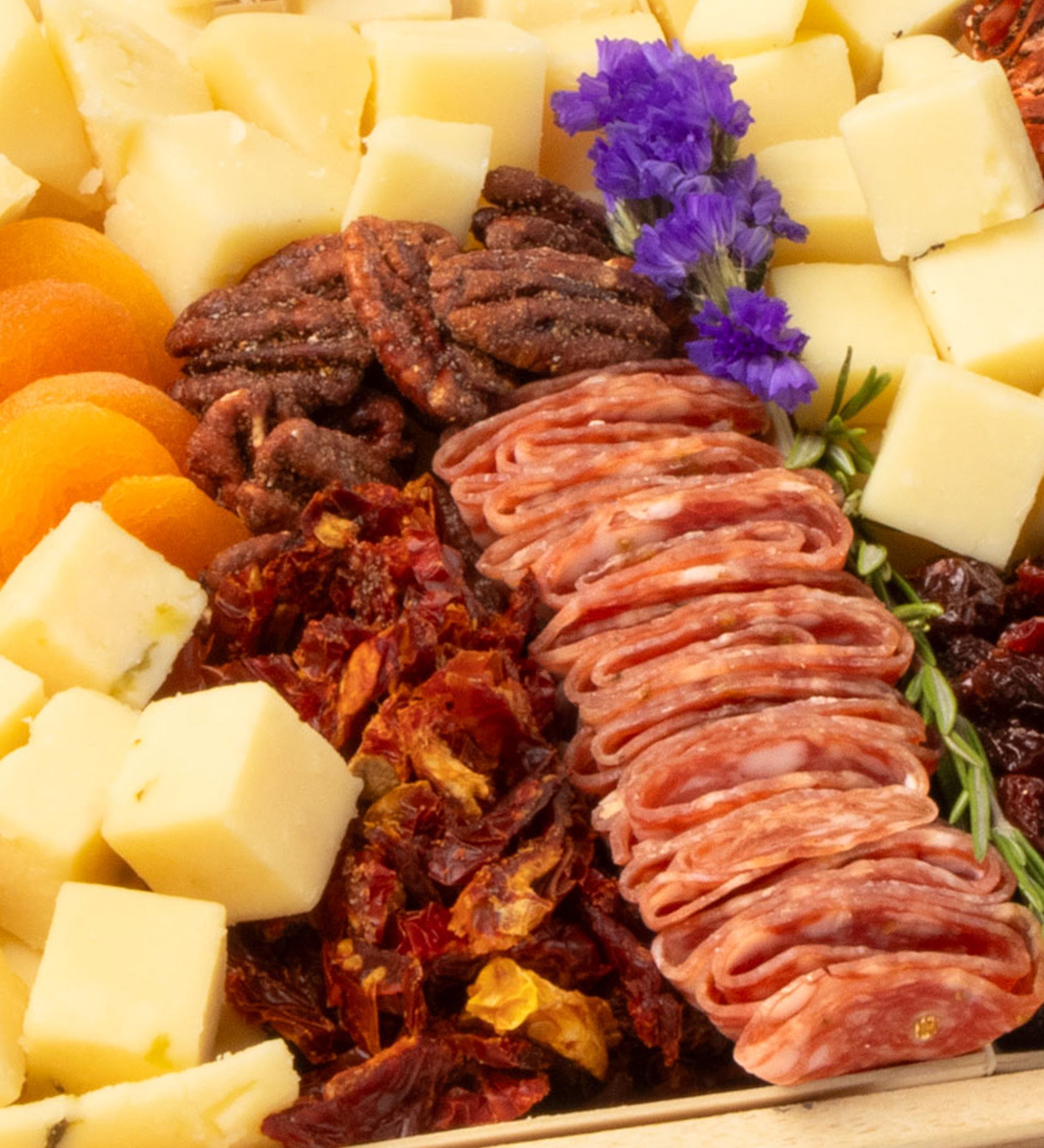 Ready to Serve Deluxe Charcuterie Board