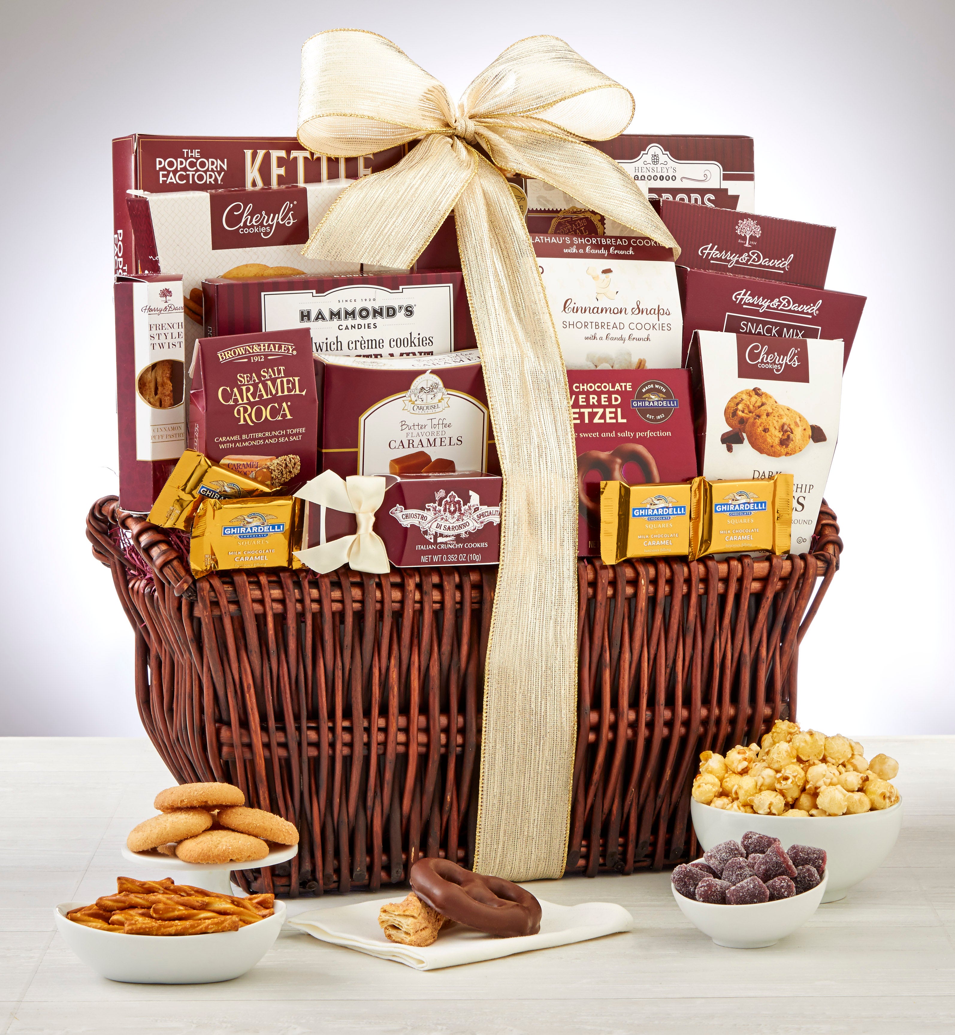 Image of Deluxe Balsam Gift Basket Supreme